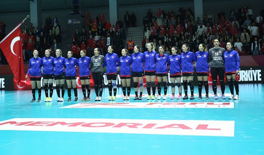 A Milli Kadın Takımı, Karadağ ve Sırbistan maçları için kampa giriyor