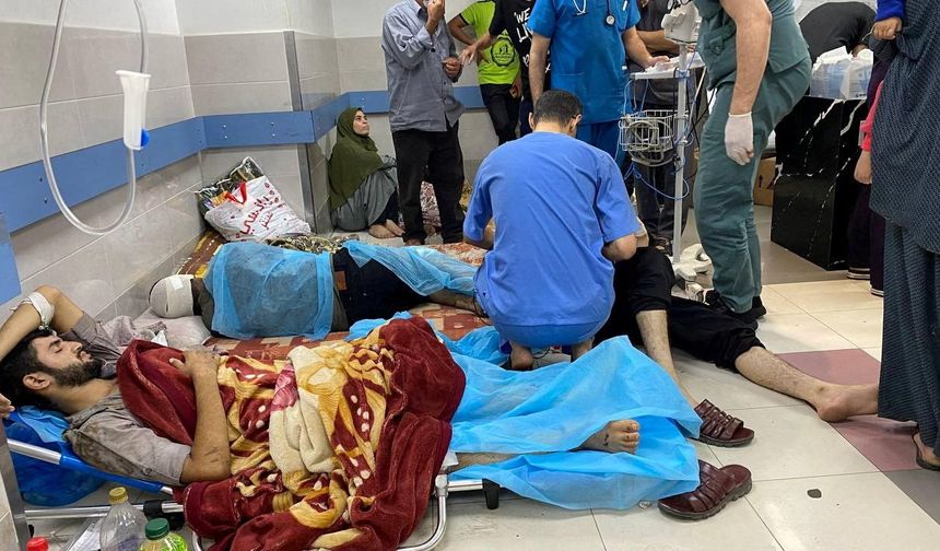 Gazze'deki Hükümet İsrail Şifa Hastanesinde 50 Filistinliyi Öldürdü 200'ünü Alıkoydu
