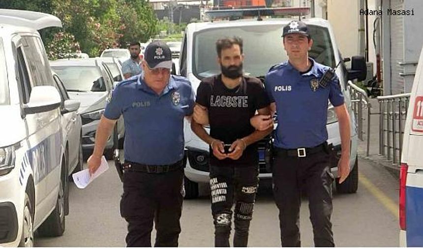 Adana'da Karısıyla Bastığı Arkadaşını Bıçakladı