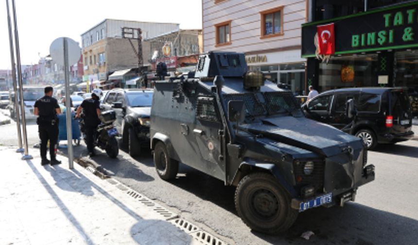 Adana'da Sokakta Bulunan El Bombası Panik Yarattı