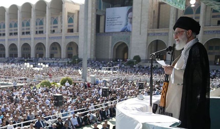 Hamaney’den tüfekli hutbe: Gazze ve Lübnan cihadı, İsrail’i 70 yıl geriye götürdü