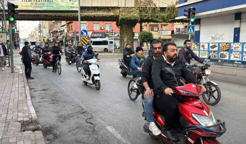 Adana'da Motosiklet Yoğunluğu: Trafik Adeta Hindistan'ı Aratmıyor