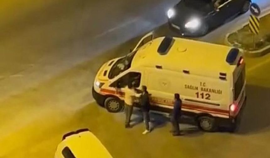 Adana’da Trafikte Gerilim: “Beni Tanıyor musun?” Diyerek Ambulans Şoförüne Saldırmaya Çalıştı