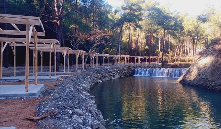 Adana’nın Bunaltıcı Sıcağından Kaçışanların Yeni Adresi: Yedigöze Tabiat Parkı