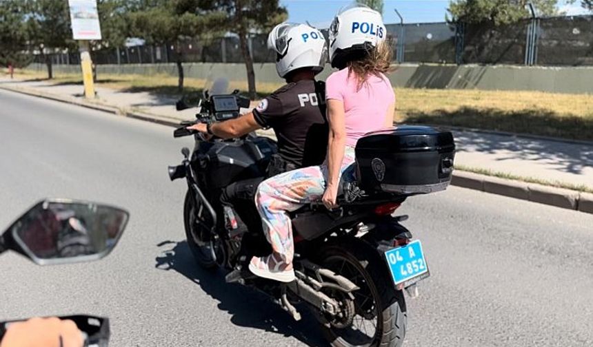 Adana’da Sınava Geç Kalan Öğrencilere Polis Desteği: Saniyelerle Yarıştılar