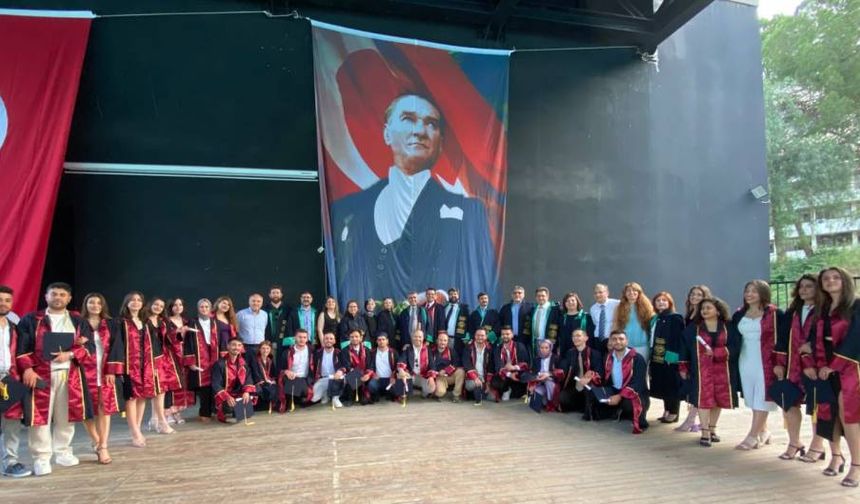 Çukurova Üniversitesi Ceyhan Veteriner Fakültesi’nde Mezuniyet Coşkusu