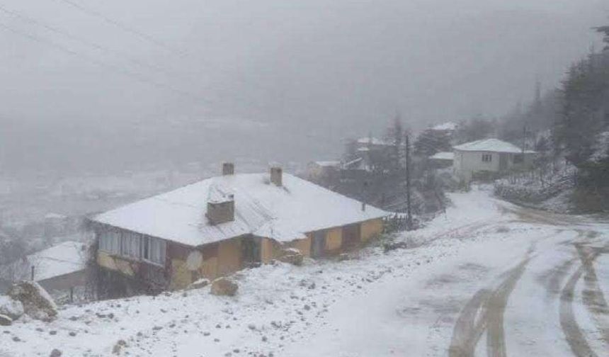 Adana’da Kar Sürprizi: Yüksek Kesimler Beyaza Büründü