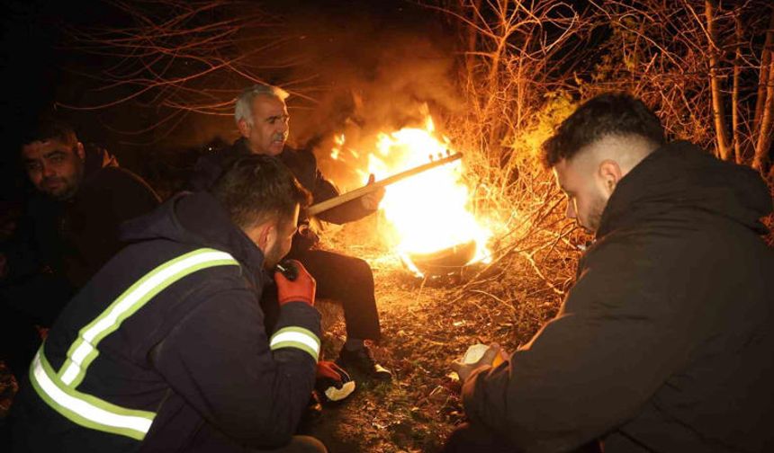 Adana’da Dondurucu Gece: Üreticiler Zirai Don İçin Sabaha Kadar Nöbet Tuttu