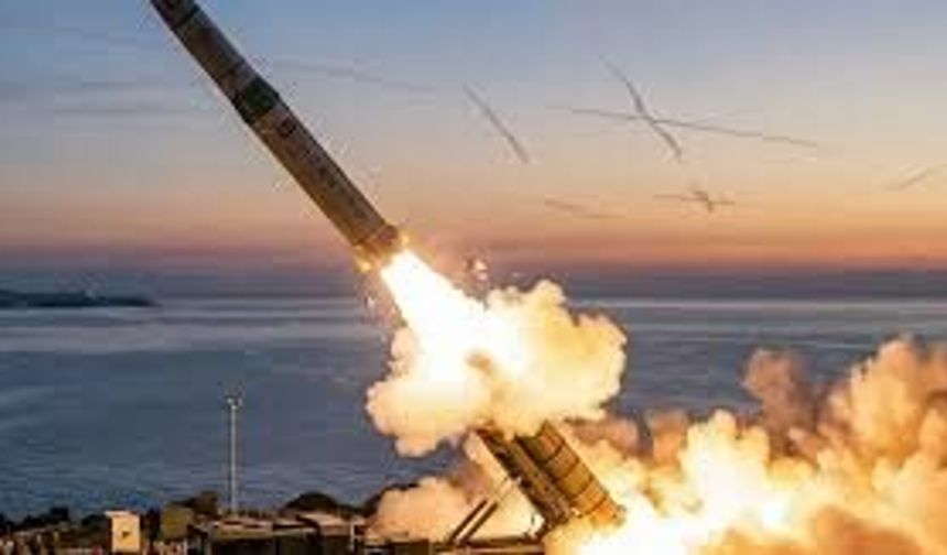 Türkiye’ye Yönelen Balistik Füze NATO Tarafından Havada İmha Edildi