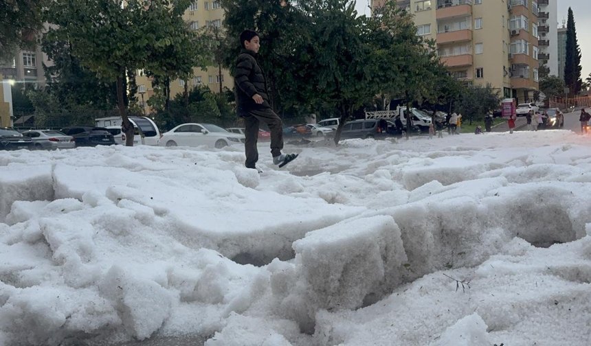 Adana'da Sağanak Ve Dolu Hayatı Olumsuz Etkiledi