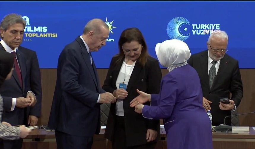 Rozetini Erdoğan Taktı: Burcu Köksal AKP’ye Katıldı