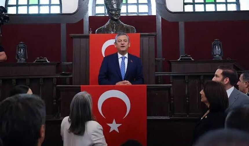 Yeni Parti İlk Toplantısını Yaptı: Özgür Özel Oybirliği İle Genel Başkan Seçildi