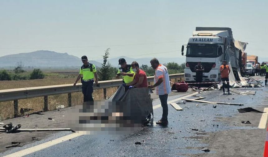 Arızalanan Tırdan İnen Sürücü Kamyonun Çarpması Sonucu Hayatını Kaybetti