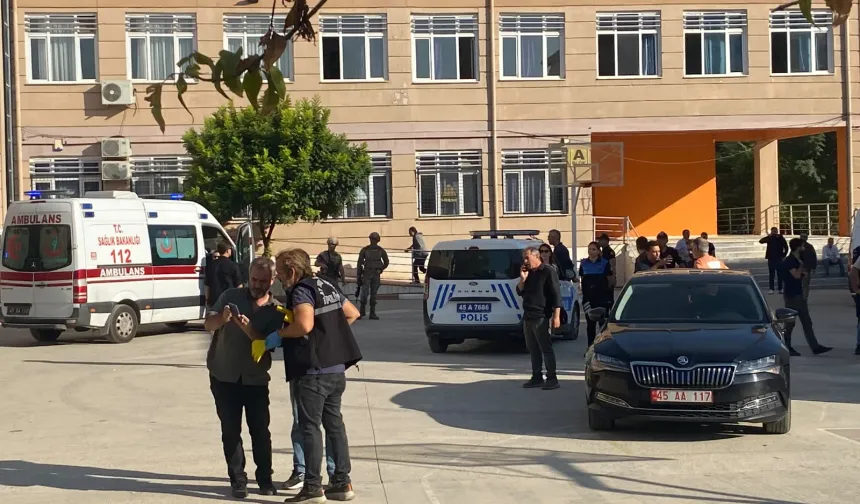Manisa Turgutlu’da Lise Önünde Silahlı Saldırı