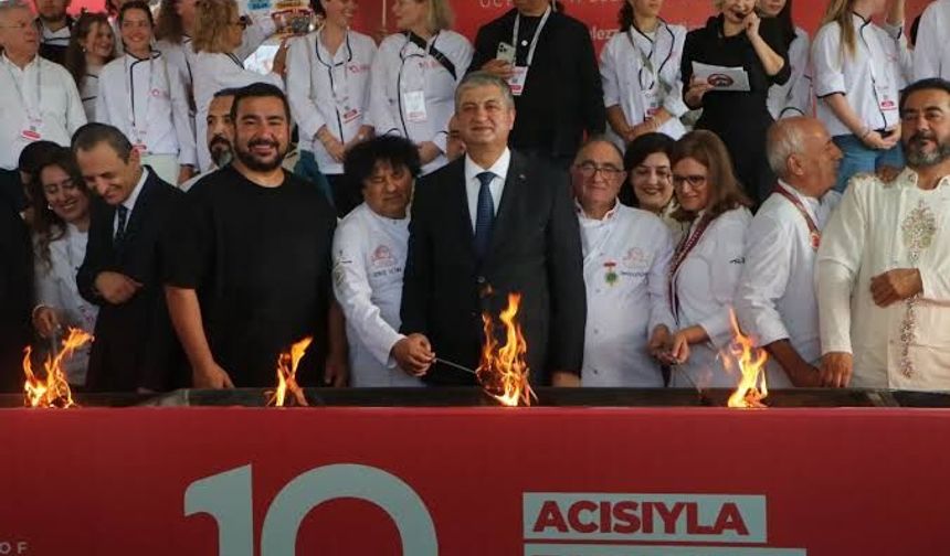 10’uncu Uluslararası Adana Lezzet Festivali Başladı: Dev Mangal Ateşi Yandı